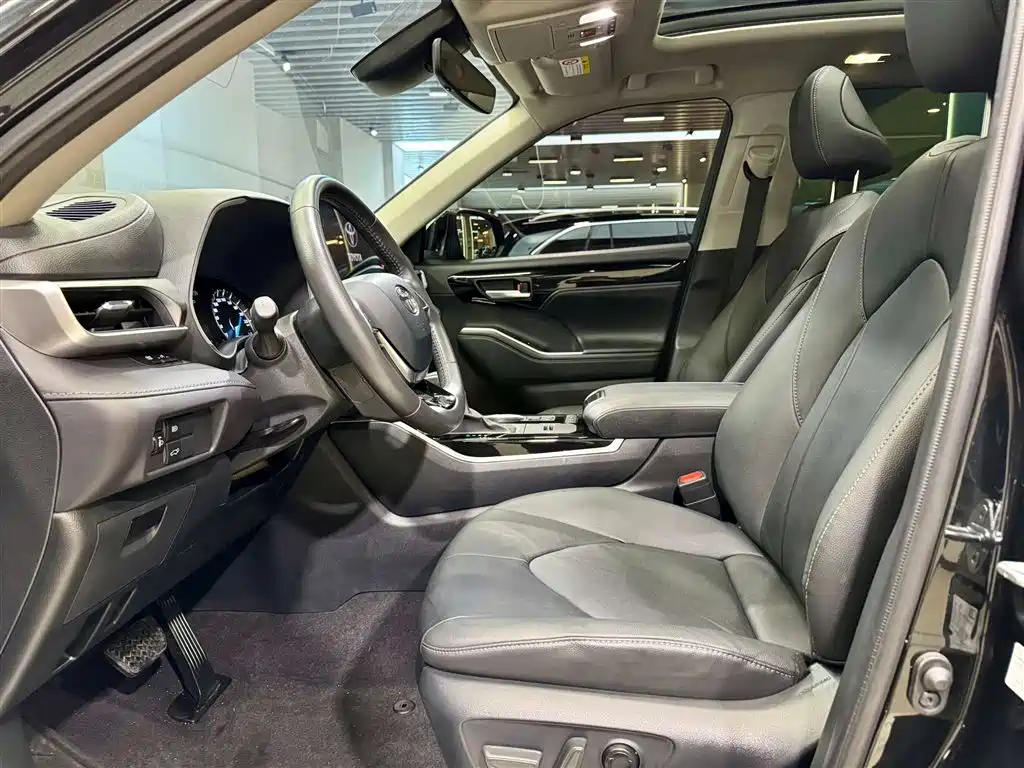 Highlander 2023 2.5L HEV AWD Premium 7-Seater