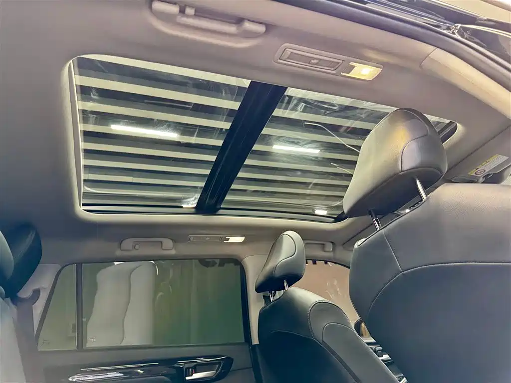 Highlander 2023 2.5L HEV AWD Premium 7-Seater