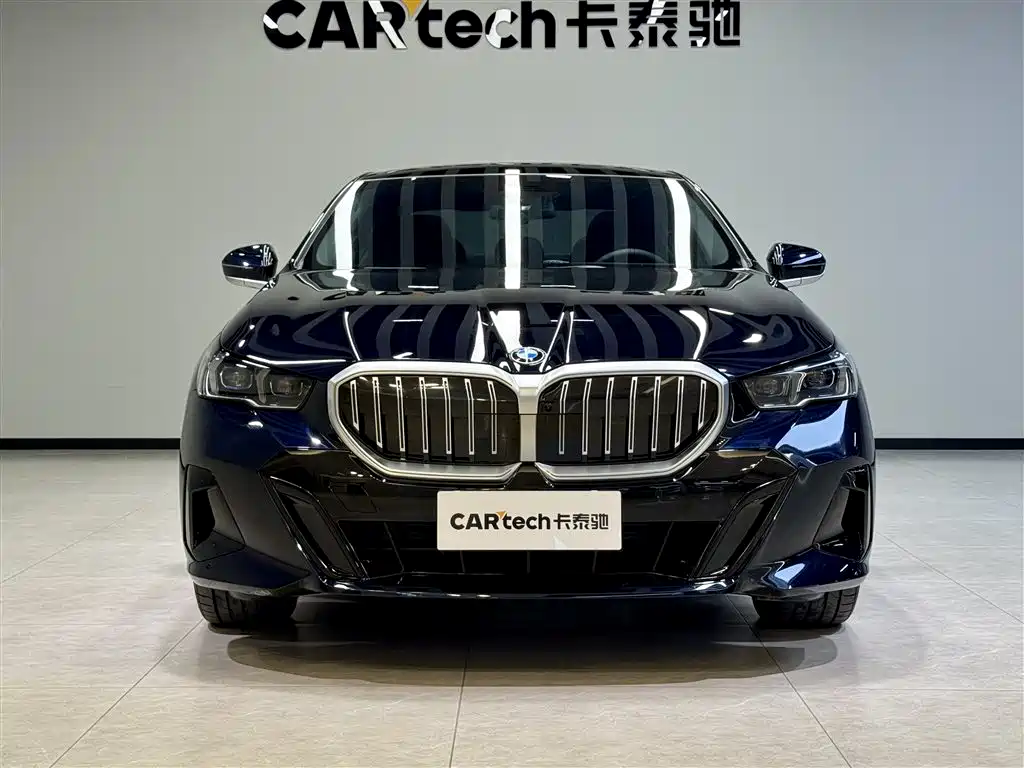 BMW 5 Series 2025 530Li Exclusive M Sport Package - фото 3