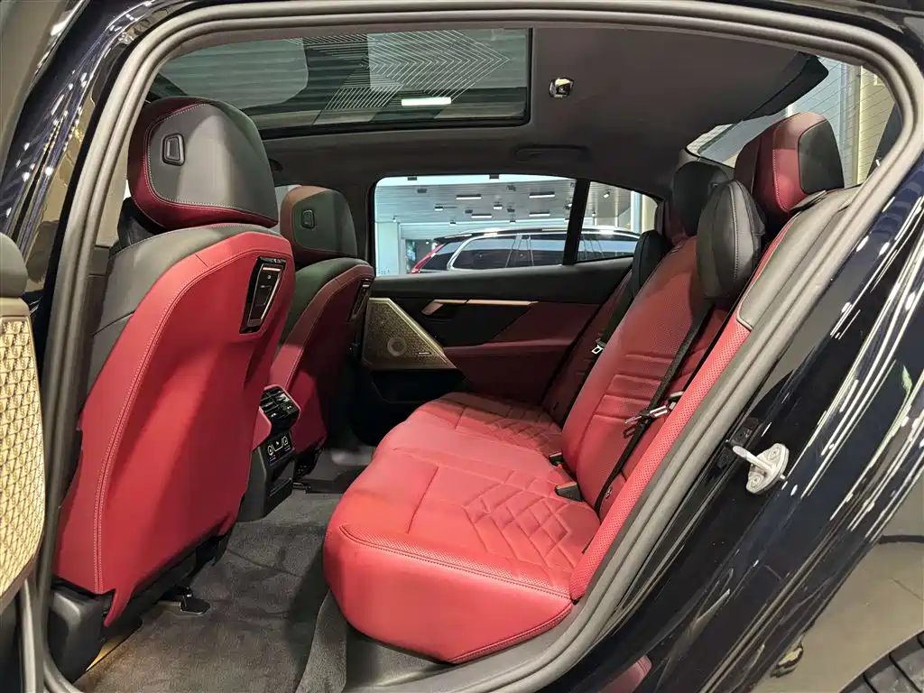 BMW 5 Series 2025 530Li Exclusive M Sport Package - фото 15