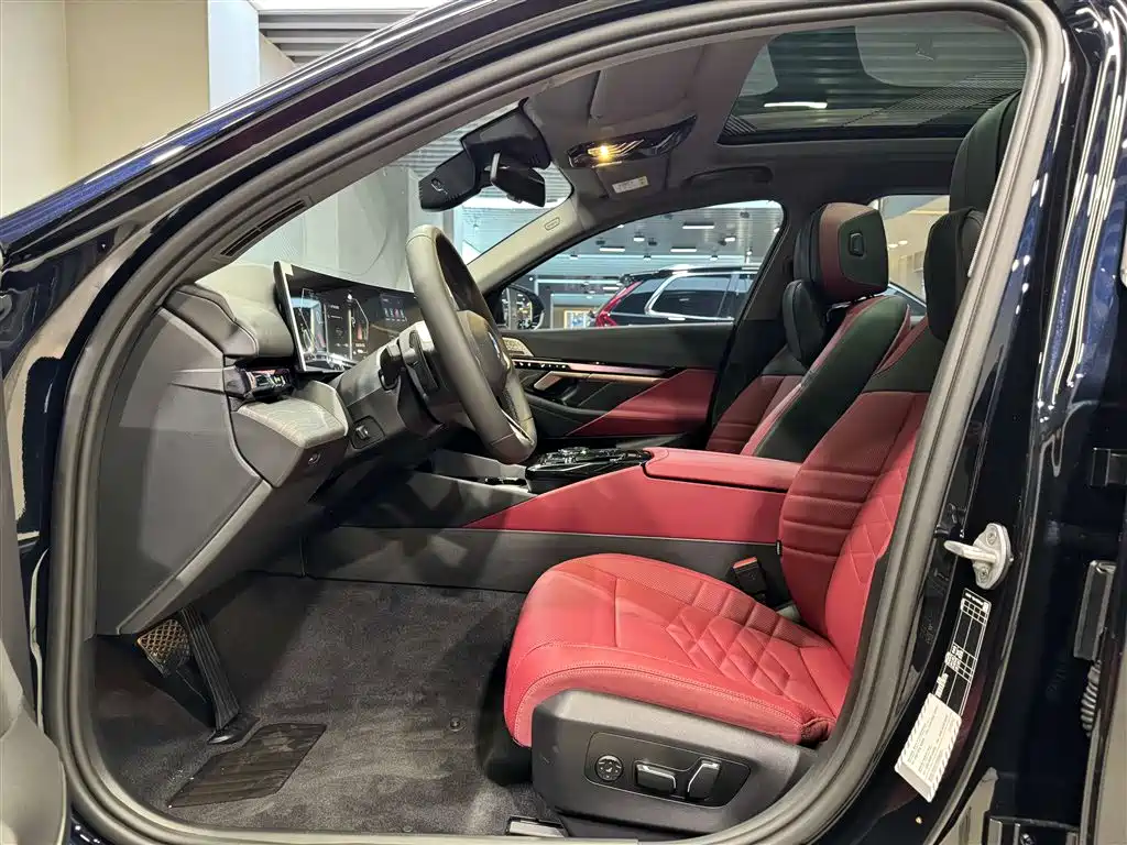 BMW 5 Series 2025 530Li Exclusive M Sport Package - фото 23