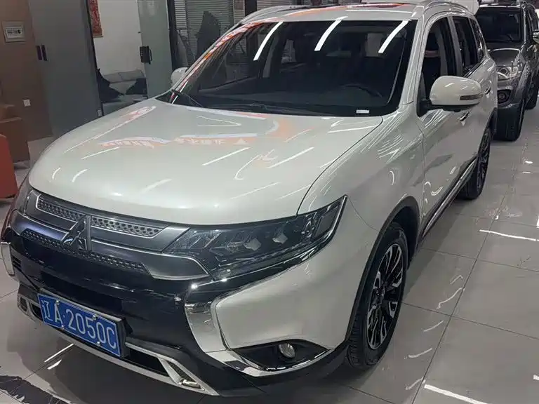 Mitsubishi Outlander 2020 2.4L 4WD Zhi Xiang Edition 7-Seater