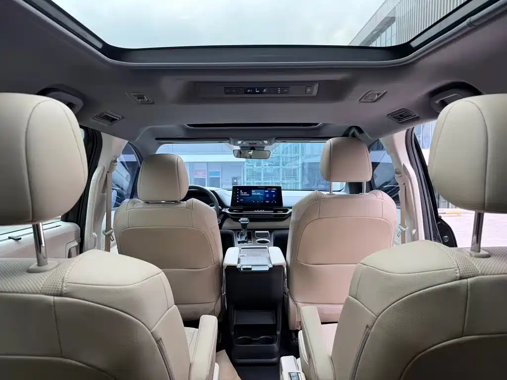 Granvia 2024 2.5L HEV Noble PLUS