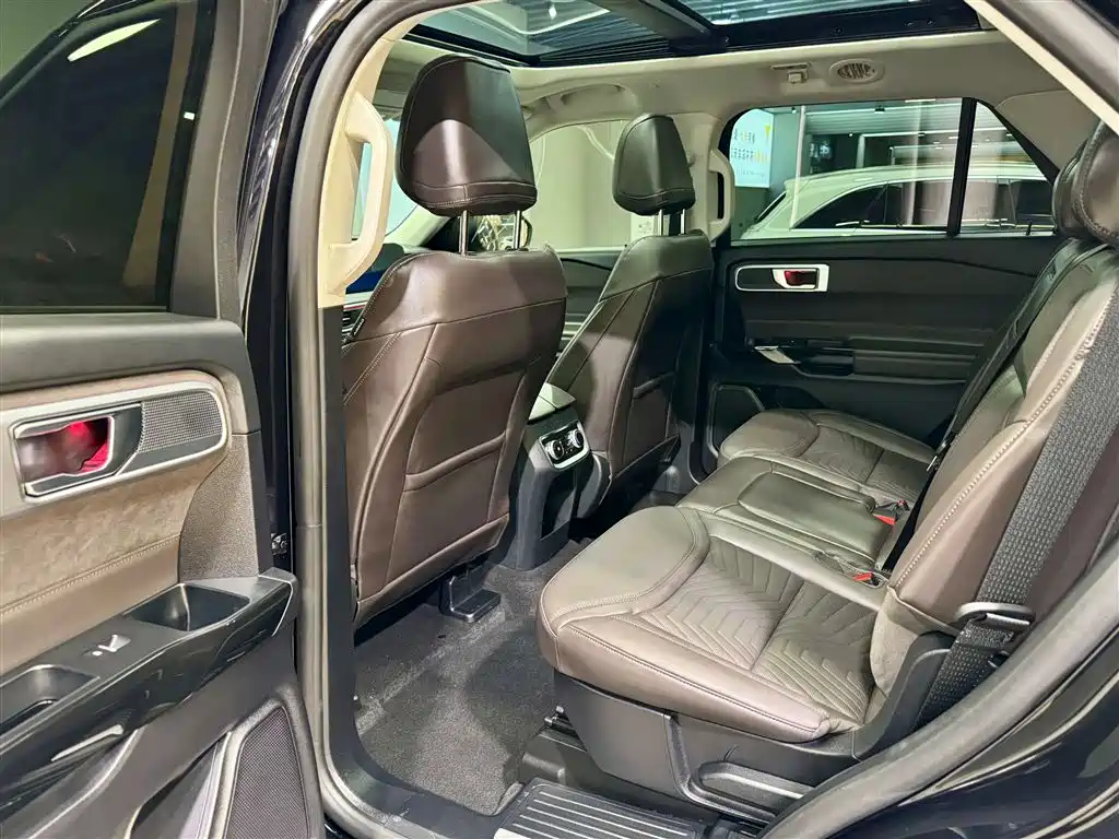 2024 Ford Explorer 2.3T EcoBoost 4WD Titanium Edition 7-Seater