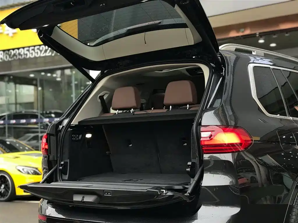 BMW X7 2020 xDrive40i Leading Edition Luxury Package