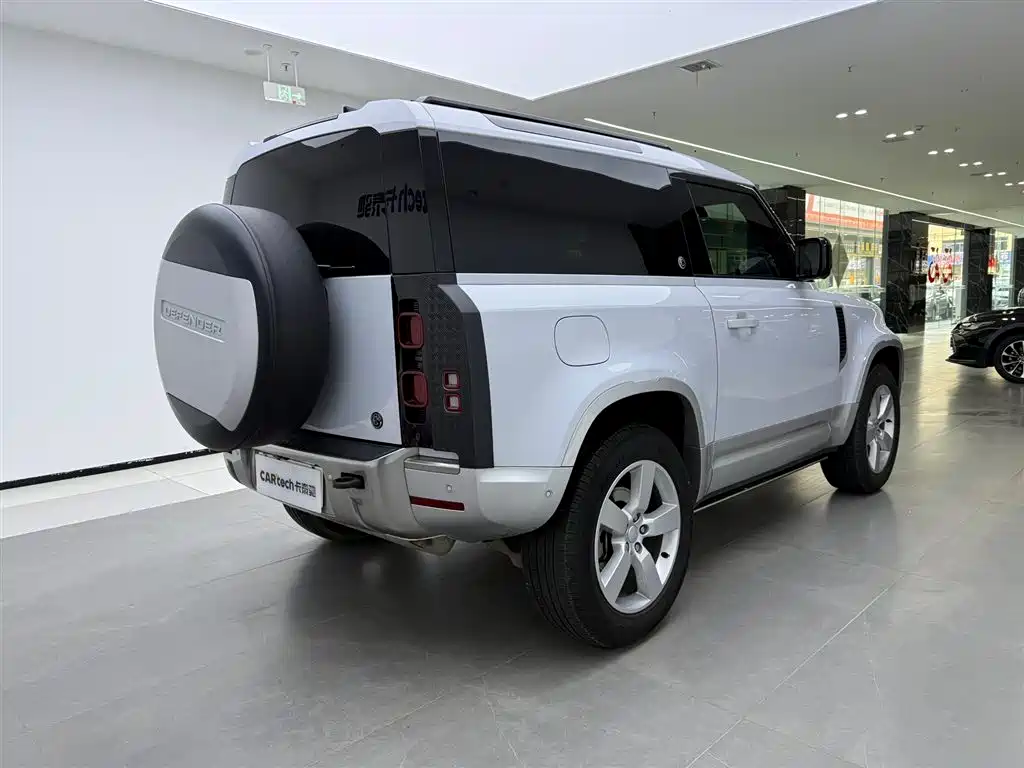 Land Rover Defender 2022 90 2.0T P300