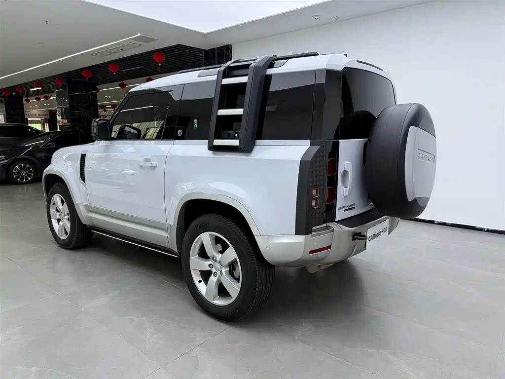 Land Rover Defender 2022 90 2.0T P300