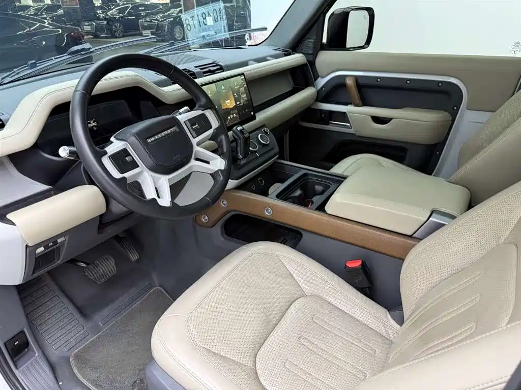 Land Rover Defender 2022 90 2.0T P300
