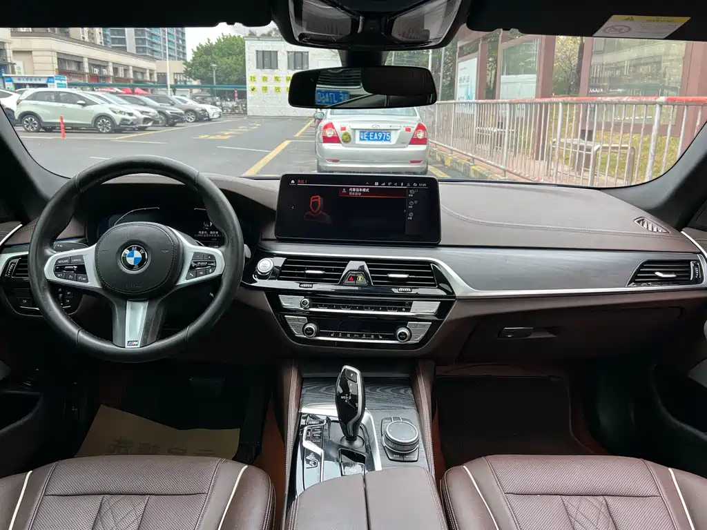 BMW 5 Series PHEV 2021 535Le M Sport Package - фото 6