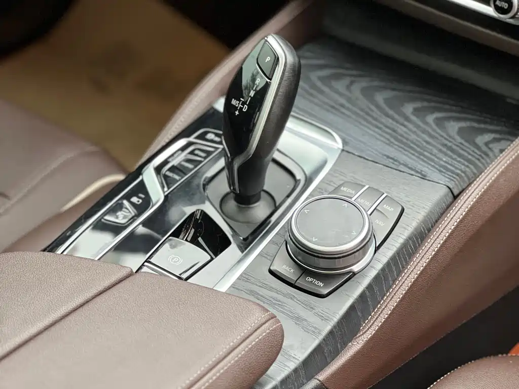 BMW 5 Series PHEV 2021 535Le M Sport Package - фото 17