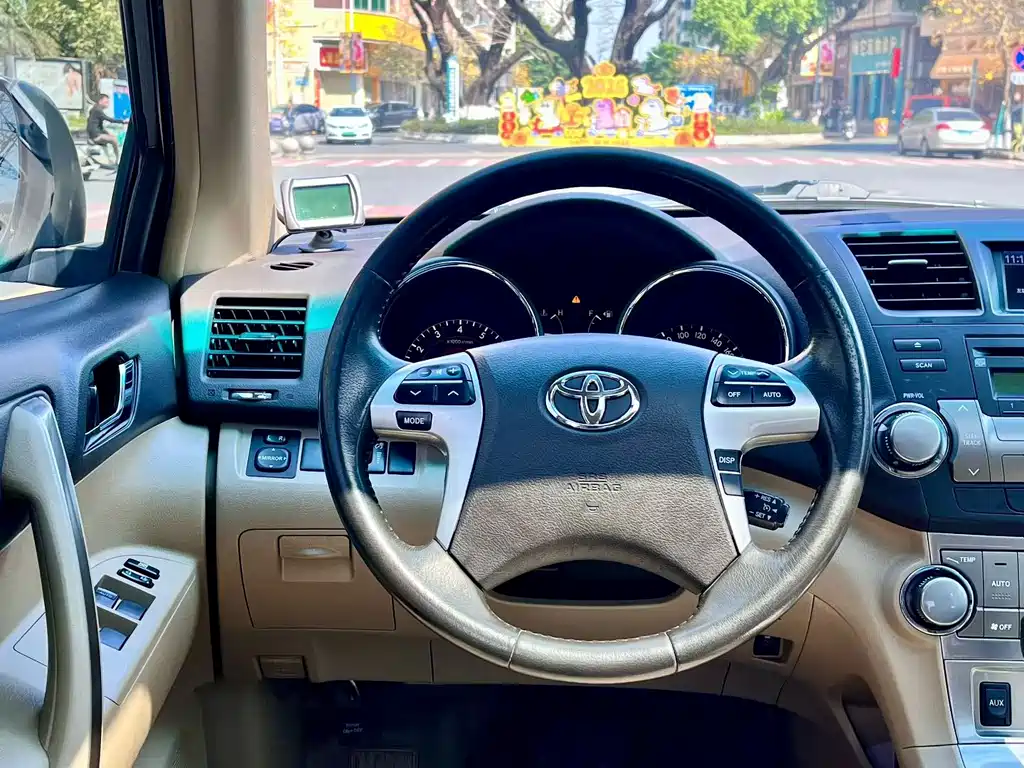 Toyota Highlander 2012 2.7L FWD 7-Seater Luxury Edition
