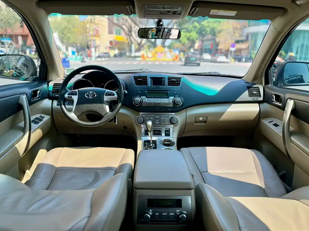 Toyota Highlander 2012 2.7L FWD 7-Seater Luxury Edition