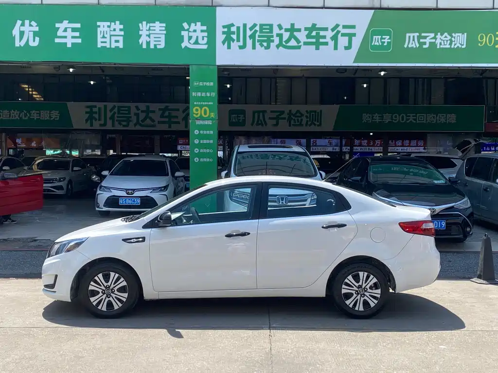 Kia K2 2011 Sedan 1.4L AT GLS