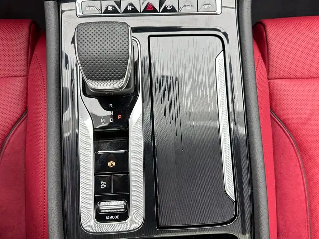 Hongqi H6 2025 2.0T Zhi Shang Edition