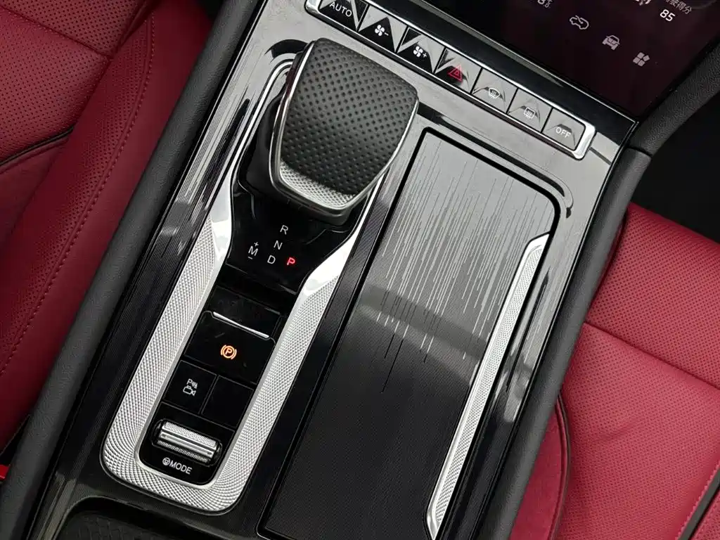 Hongqi H6 2025 2.0T Zhi Shang Edition