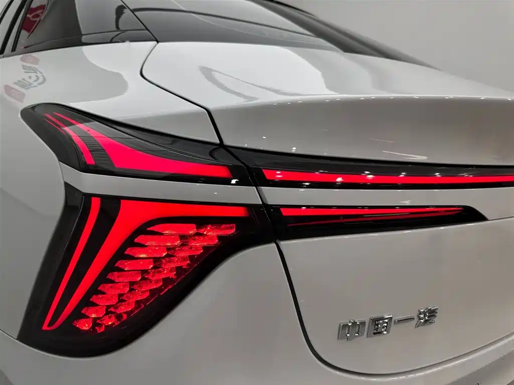 Hongqi H6 2025 2.0T Zhi Shang Edition