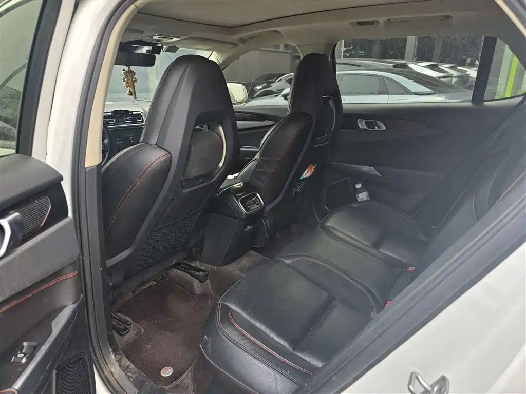 Lynk & Co 01 2017 2.0T AWD Pro