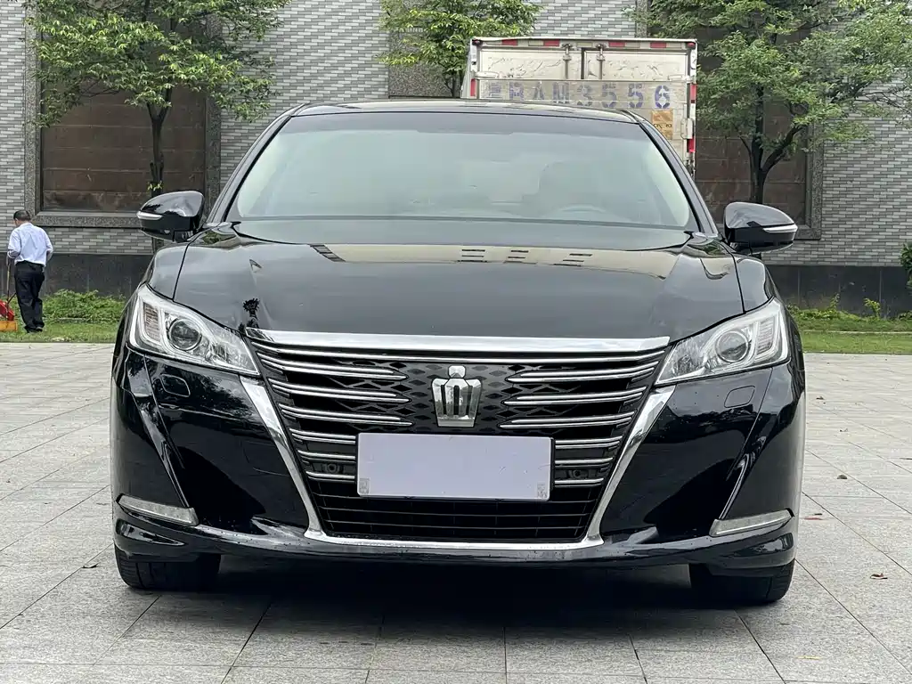 Crown 2015 2.0T Fashion Edition