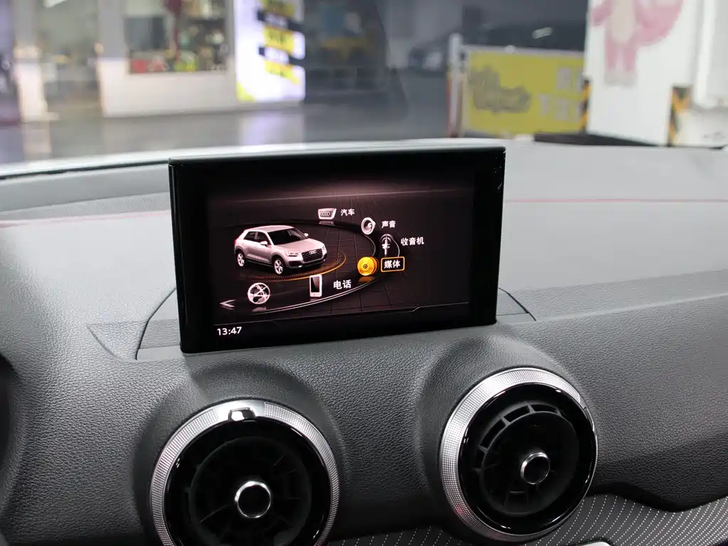 Audi Q2L 2022 35 TFSI Entry Dynamic Edition