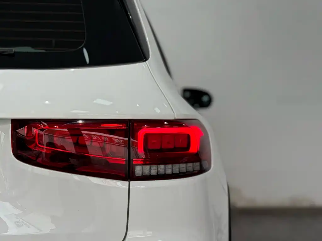 Mercedes-Benz GLB 200 2021
