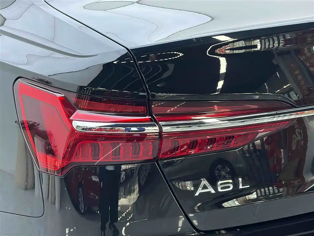 Audi A6L 2019 40 TFSI Luxury Elegant Trim