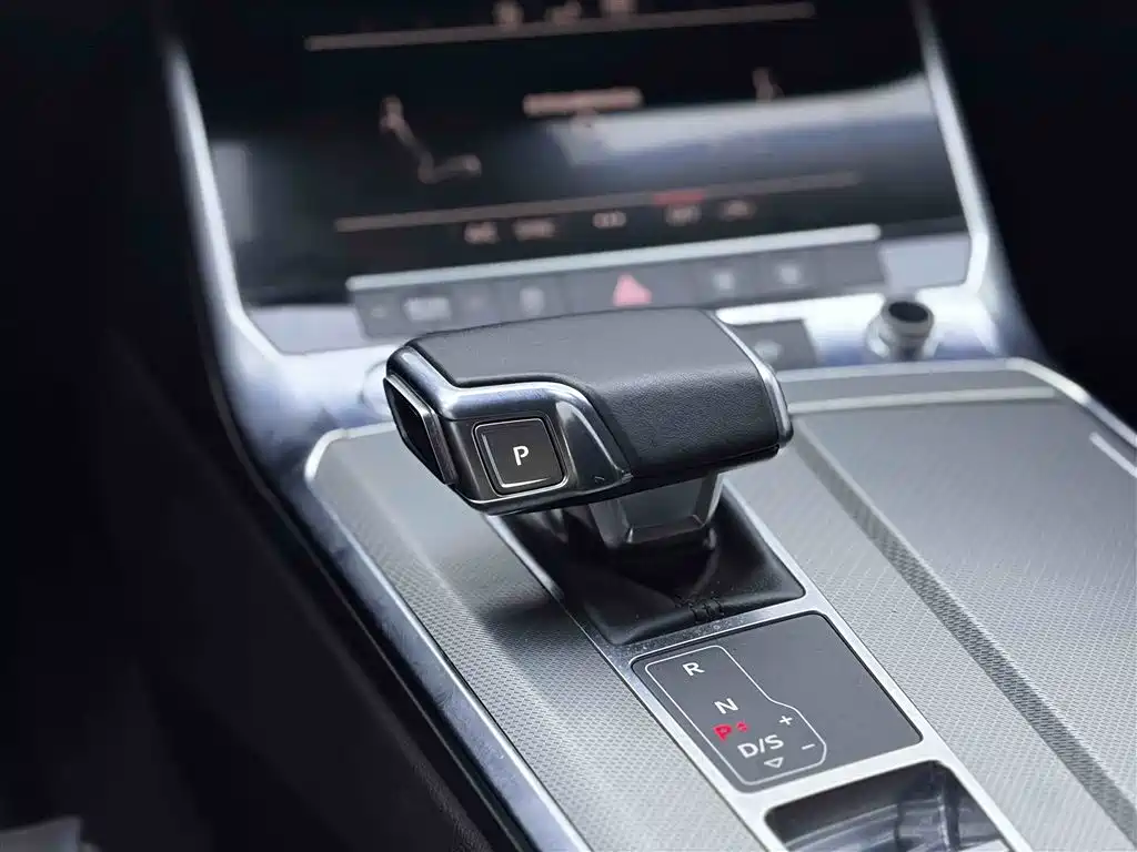 Audi A6L 2019 40 TFSI Luxury Elegant Trim