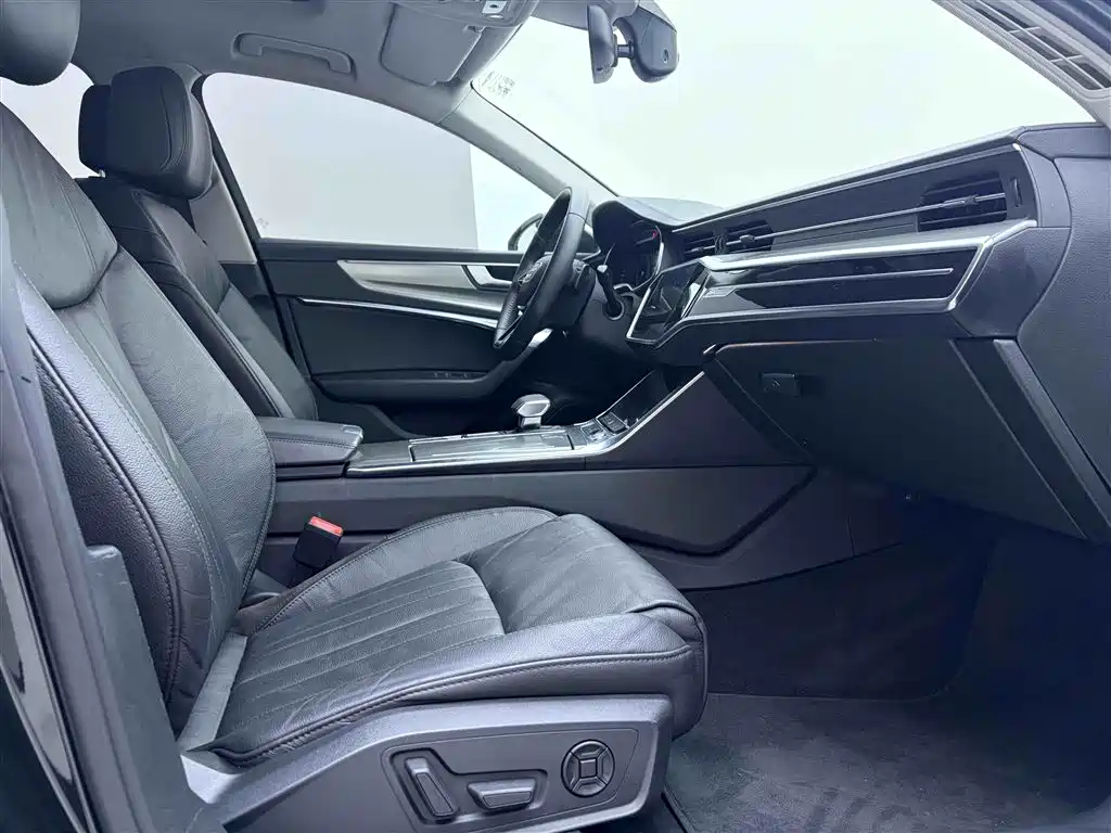 Audi A6L 2019 40 TFSI Luxury Elegant Trim