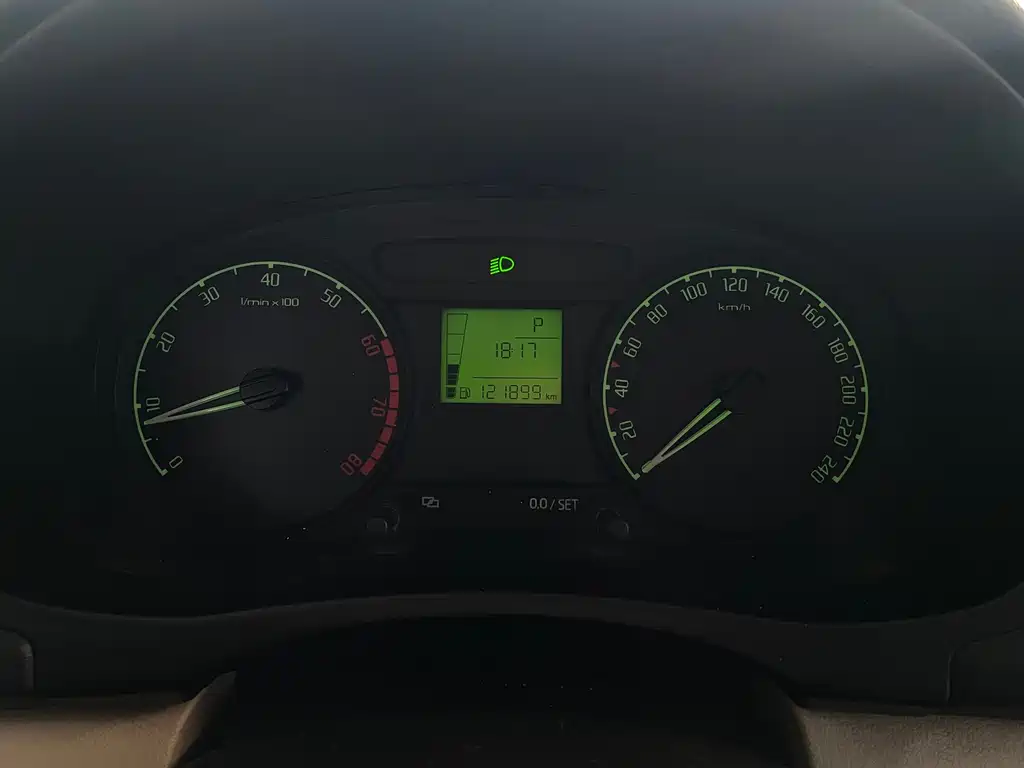 Skoda Fabia 2011 1.4L Automatic Jingling Edition