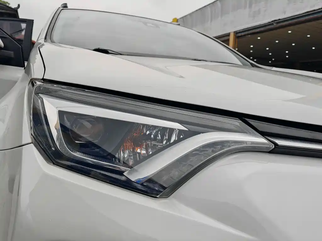 2016 Toyota RAV4 2.5L Automatic AWD Premium
