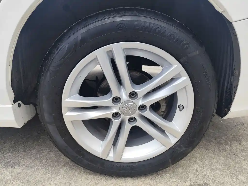 Bestune B30EV 2019 EV400