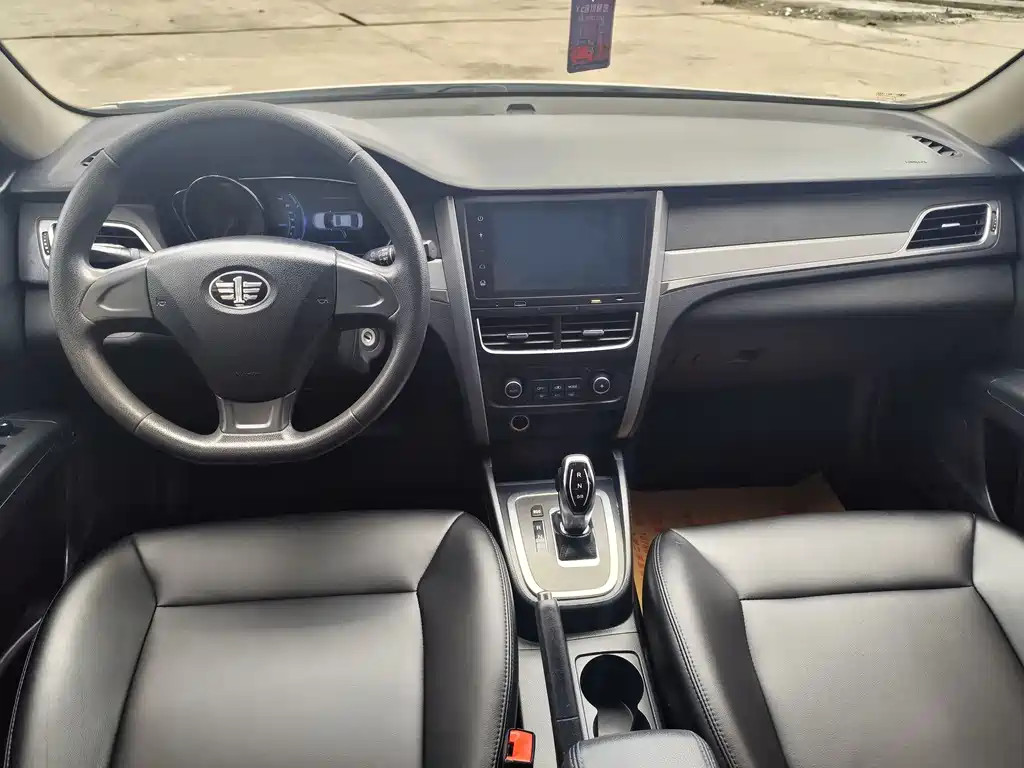 Bestune B30EV 2019 EV400