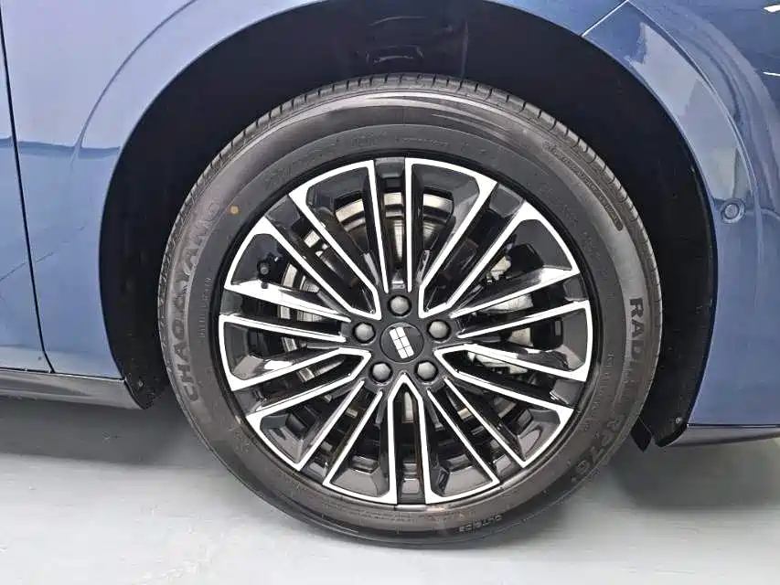 Geely Galaxy Xingyao 8 2025 130km EM-i Prestige Edition