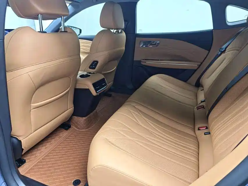 Geely Galaxy Xingyao 8 2025 130km EM-i Prestige Edition