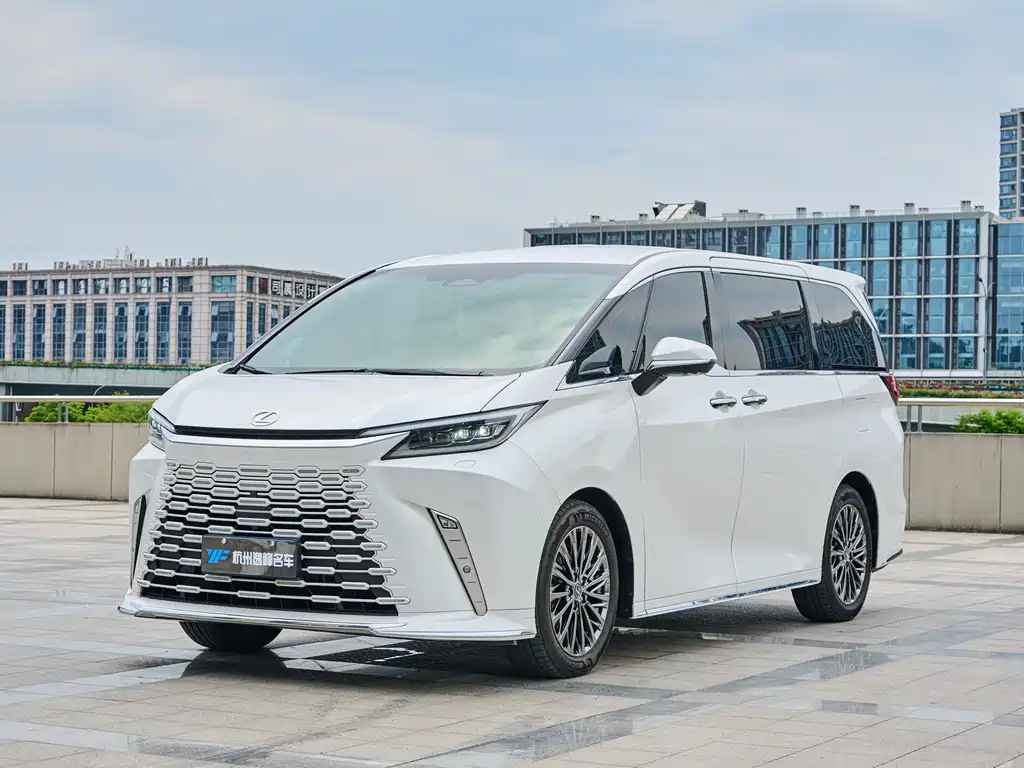 Lexus LM 500h