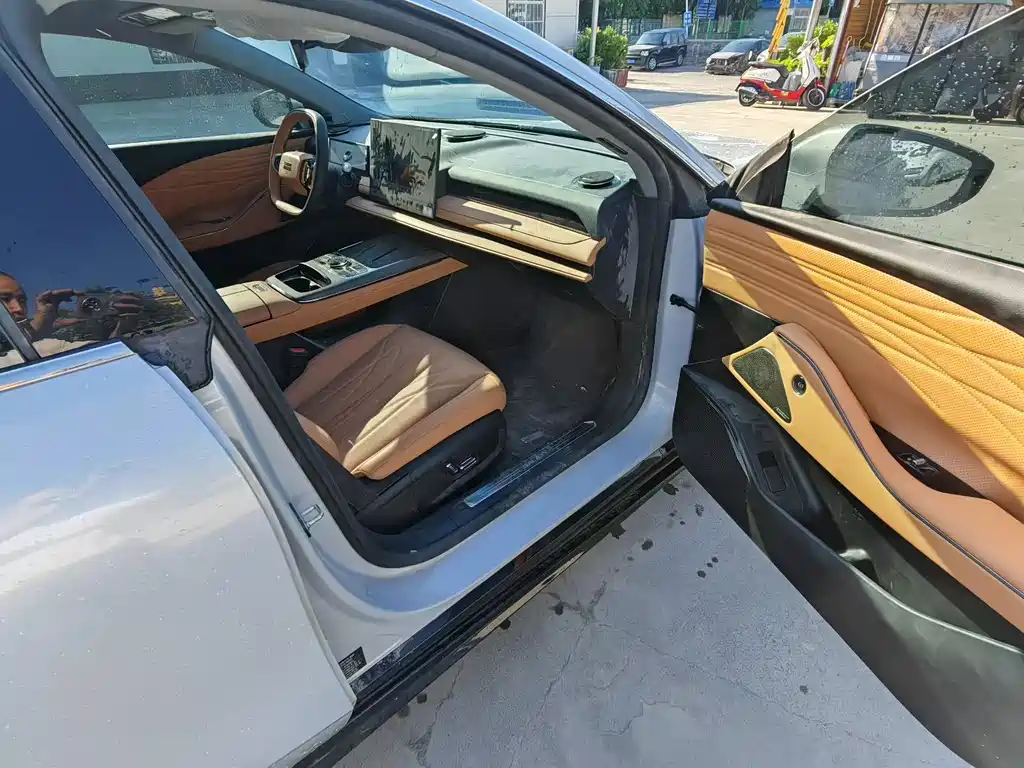 Galaxy Xingyao 8 2025 130km EM-i Prestige Edition