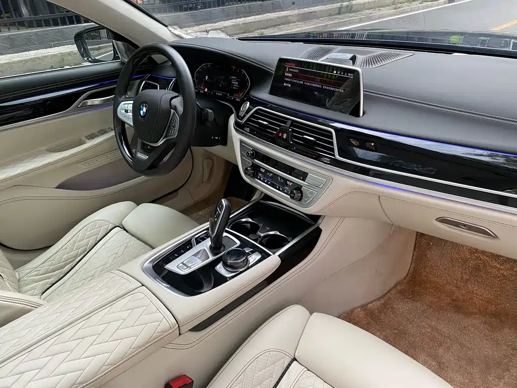 BMW 7 Series 2022 740Li xDrive Executive Luxury Package - фото 30