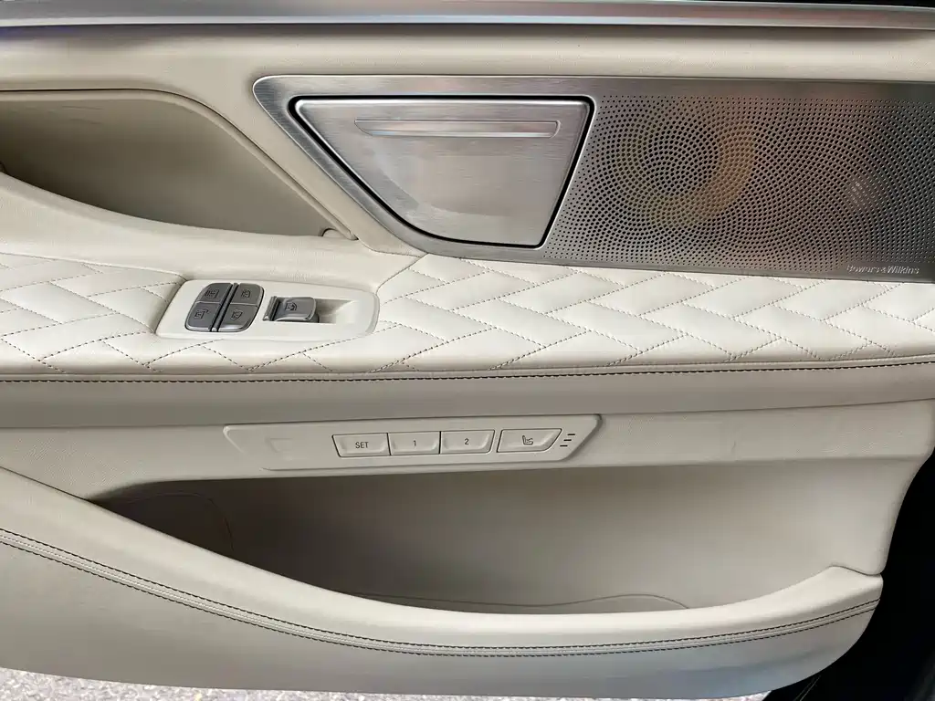 BMW 7 Series 2022 740Li xDrive Executive Luxury Package - фото 20