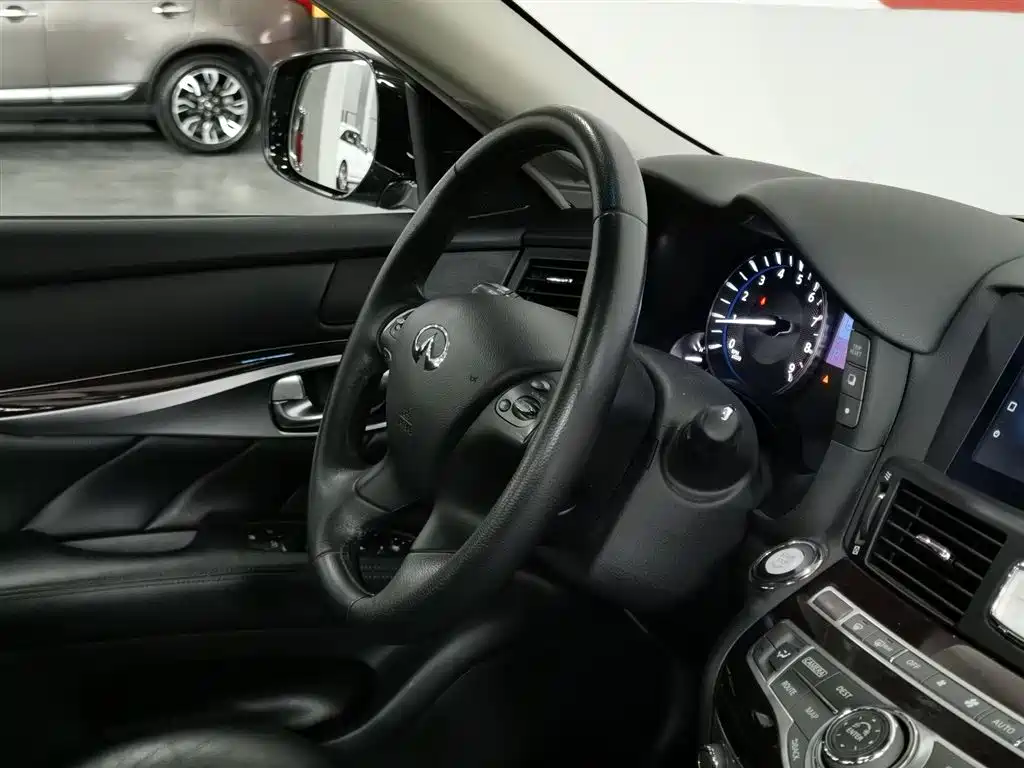 Infiniti Q70L 2019 2.0T Yuxiang Edition