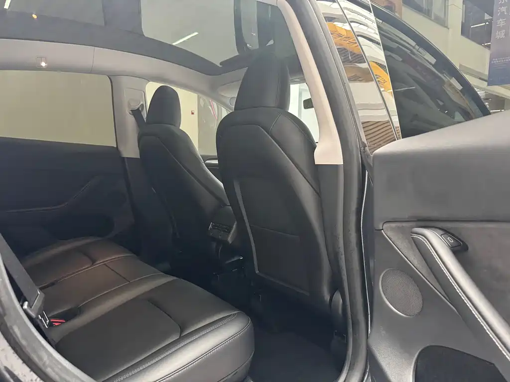 Tesla Model Y 2024 RWD