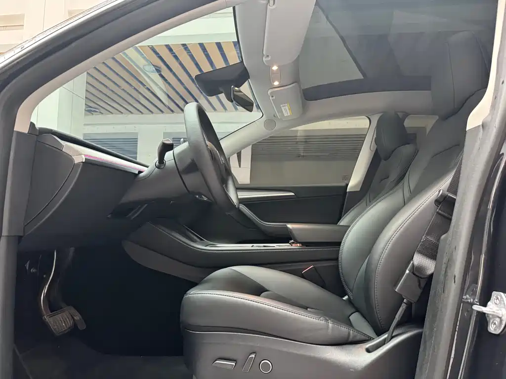 Tesla Model Y 2024 RWD