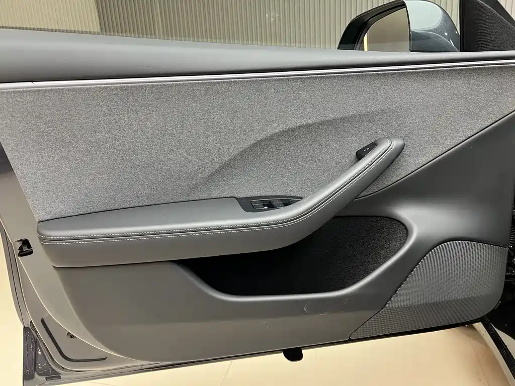 Tesla Model 3 2025 RWD