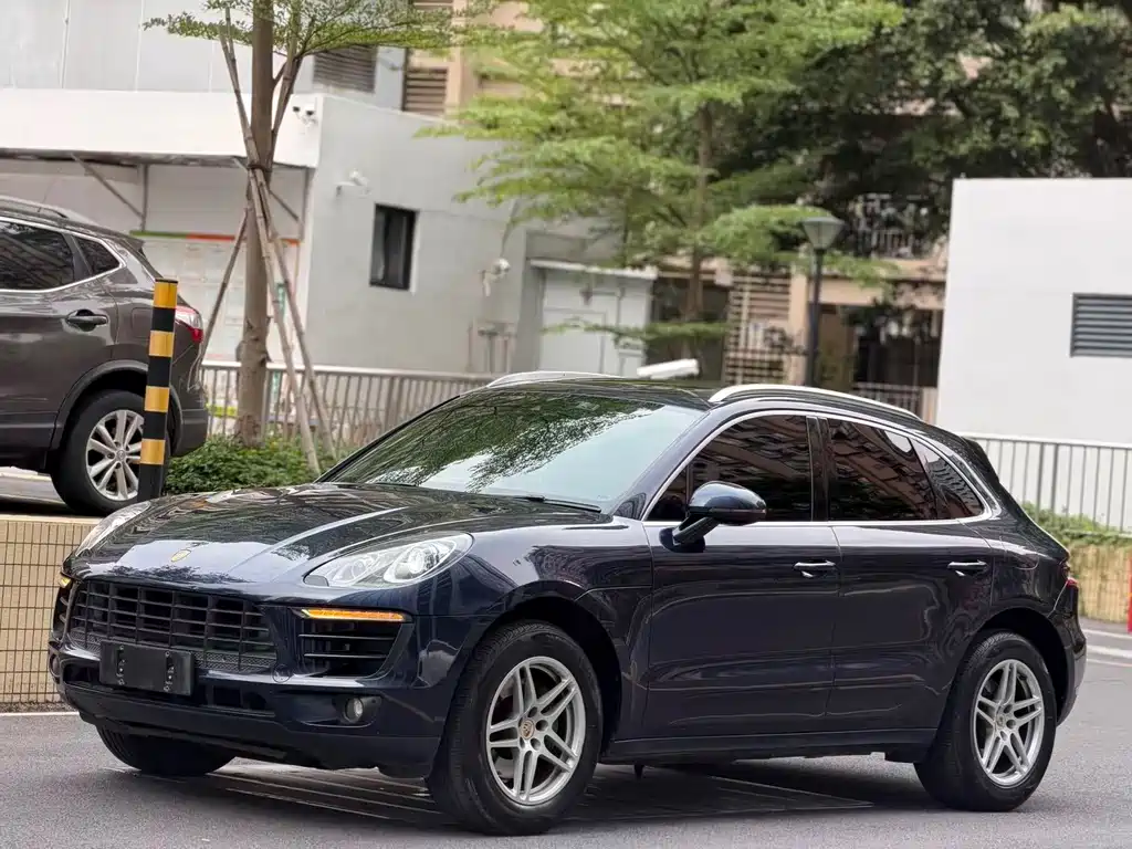 2017 Porsche Macan 2.0T
