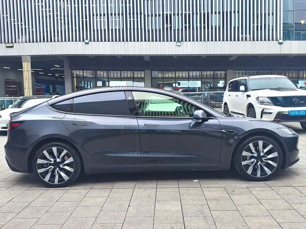 Model 3 2025 Rear-Wheel Drive