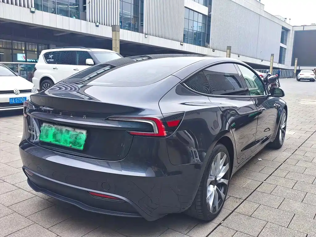 Model 3 2025 Rear-Wheel Drive