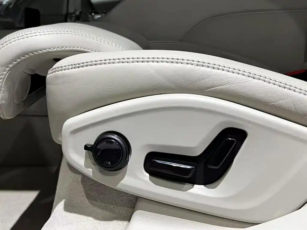 2019 Volvo S90 T8 E-Drive Hybrid Honor Edition 3-Seater