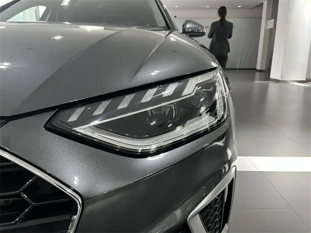 Audi A4L 2023 40 TFSI Fashion Dynamic Edition