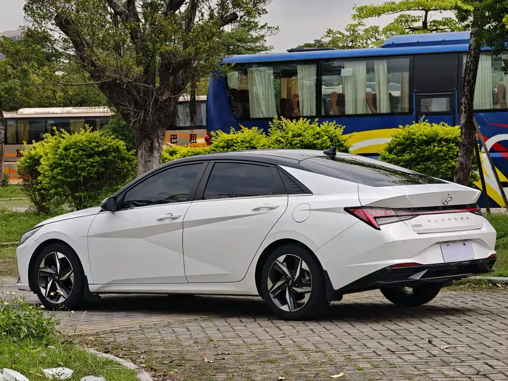 伊兰特 2022款 1.5L CVT LUX尊贵版