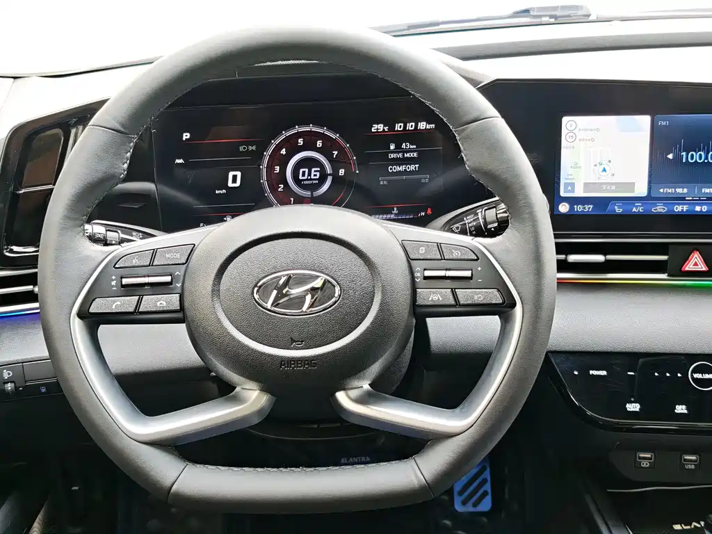 伊兰特 2022款 1.5L CVT LUX尊贵版