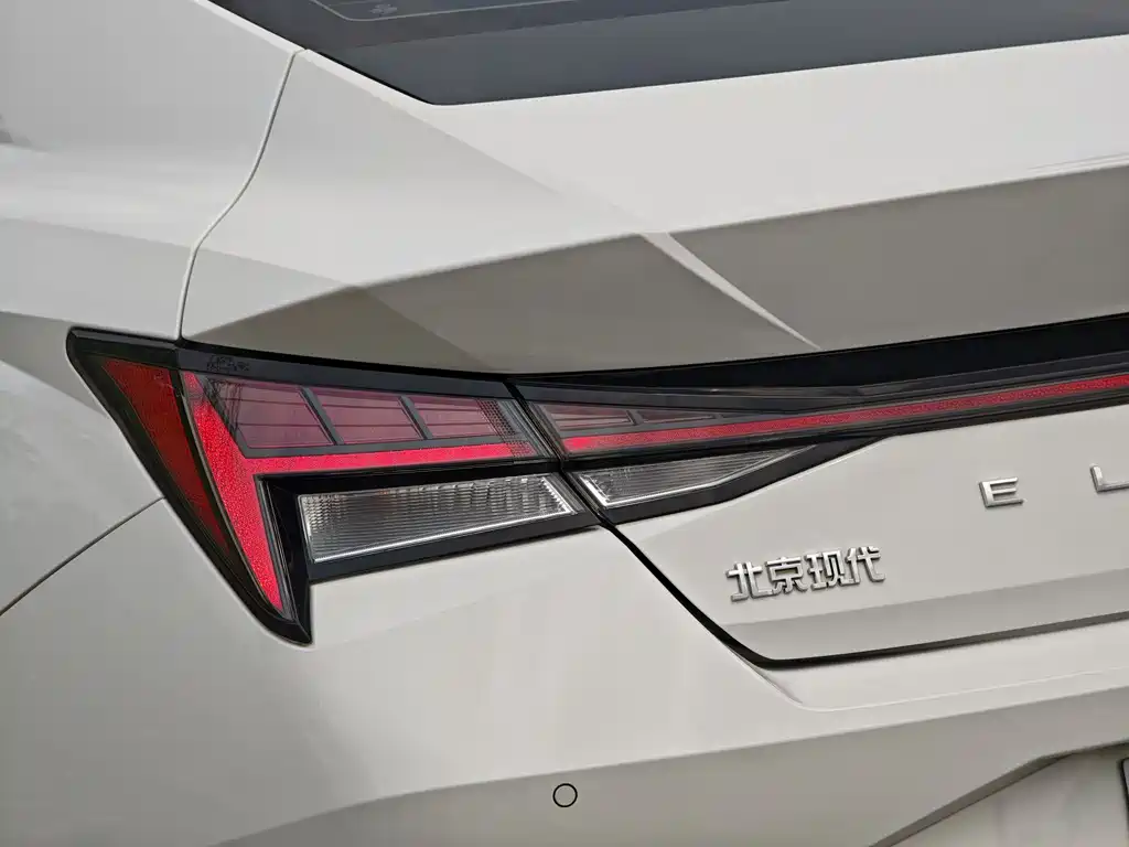 伊兰特 2022款 1.5L CVT LUX尊贵版