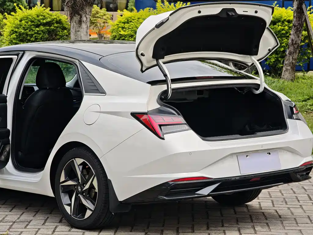 伊兰特 2022款 1.5L CVT LUX尊贵版